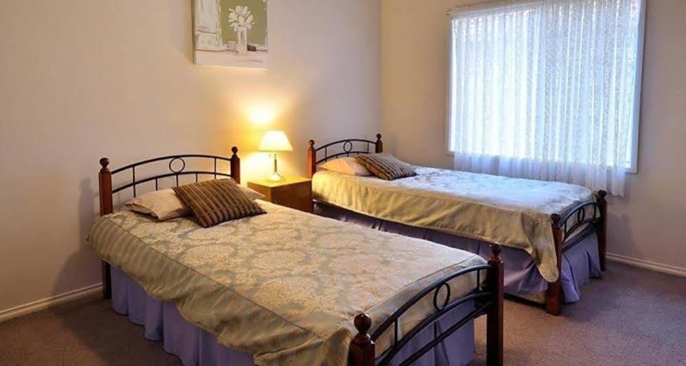 All Seasons Port Elliot Holiday House מראה חיצוני תמונה