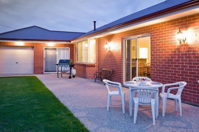 All Seasons Port Elliot Holiday House מראה חיצוני תמונה